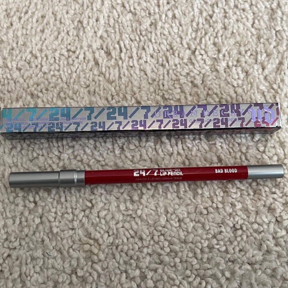 NIB UD Urban Decay 24/7 Waterproof Glide-on Lip Pencil Bad Blood Full Size